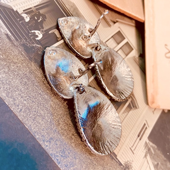 Lg Vintage Silver Tone Raindrop Textured Statement Clip on Earrings - Picture 12 of 15